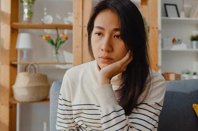 Cưới người mới quen để thoát tiếng 'gái ế', tôi lao vào cuộc hôn nhân địa ngục
