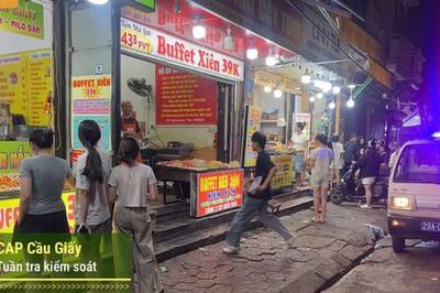 Phường Cầu Giấy xử lý vi phạm trật tự đô thị trên phố Phan Văn Trường