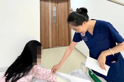 Bé gái 11 tuổi đa chấn thương sau khi ngã từ ban công tầng 2