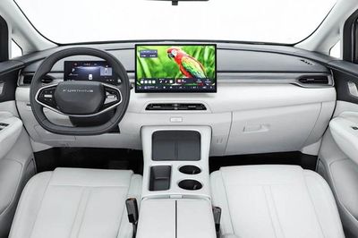 MPV 6 chỗ giá 345 triệu đồng công suất 184 mã lực, phạm vi hoạt động 510km, rộng ngang Toyota Innova