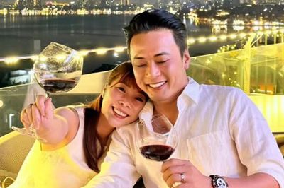 'Nam thần VTV' mừng 25 năm gắn bó bên vợ, có cuộc sống đáng mơ ước trong biệt thự 3 mặt tiền đắt đỏ