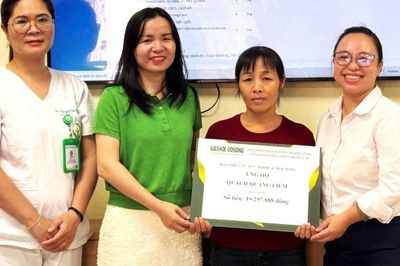 Hai gia đình vượt qua những ngày khốn khó nhờ tình thương của bạn đọc