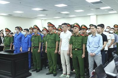 Nhóm đối tượng trong đường dây sản xuất buôn bán sữa giả dành cho trẻ sơ sinh và 'bà bầu' hầu tòa