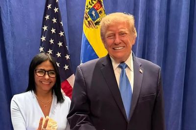 Ông Trump lần đầu gặp Tổng thống lâm thời Venezuela