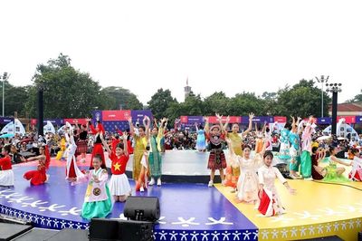 Lễ hội Văn hóa thế giới tại Hà Nội lần thứ hai:Không gian đối thoại bằng đa sắc màu văn hóa