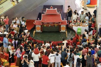 Rối nước thu nhỏ giữa không gian phố thị
