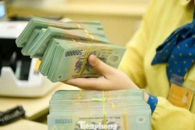 [SPOTLIGHT] Lãi suất liên ngân hàng giảm sâu kỷ lục, lãi suất huy động vẫn neo trên 9%