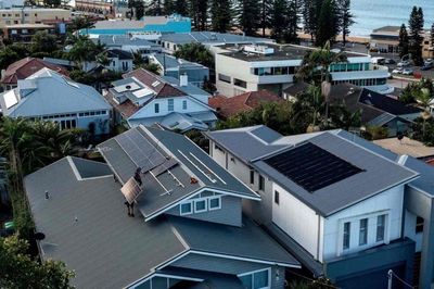Năng lượng tái tạo đáp ứng kỷ lục 80% nhu cầu điện tại Australia