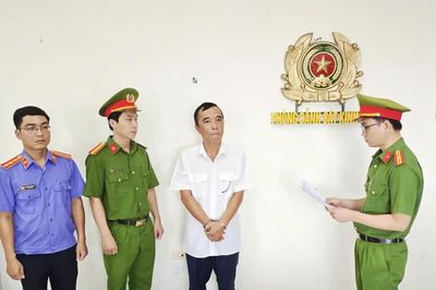 Khởi tố cựu cán bộ thuế tự phê duyệt hơn 400 hóa đơn điện tử để bán trục lợi