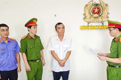 Khởi tố cán bộ thuế ký khống hàng trăm hóa đơn điện tử