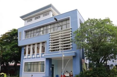 Hồi sinh trụ sở hành chính thành bệnh viện