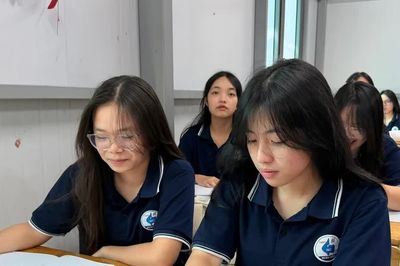 Phụ huynh, học sinh nói gì khi Bộ GD&ĐT 'định' bỏ cộng điểm IELTS từ năm nay?