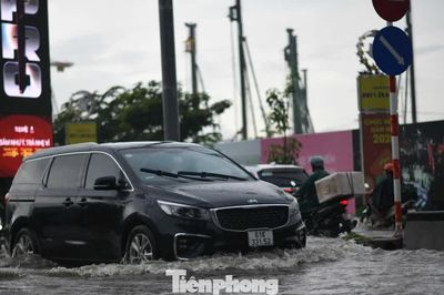 Trung tâm TPHCM ngập sâu