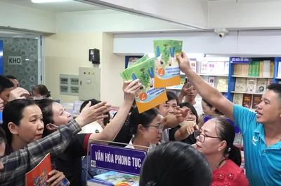 Nhìn lại chuỗi ngày khủng hoảng thiếu sách giáo khoa