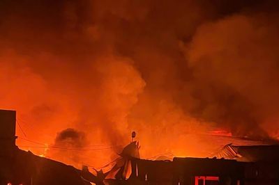 Hà Nội: Nhà xưởng ở xã Sơn Đồng chìm trong 'biển' lửa