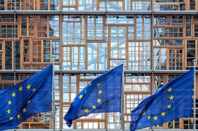 EU gia hạn trừng phạt Nga, loại 2 tỷ phú khỏi 'danh sách đen'