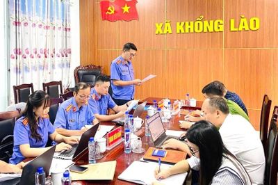 Trực tiếp kiểm sát việc thi hành biện pháp cấm đi khỏi nơi cư trú