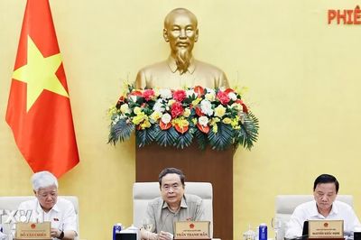 Ủy ban Thường vụ Quốc hội cho ý kiến về các dự án luật và nghị quyết