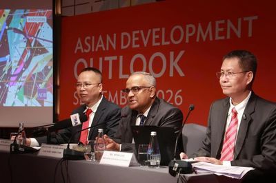 ADB nâng dự báo tăng trưởng Việt Nam, lưu ý rủi ro tín dụng và lạm phát