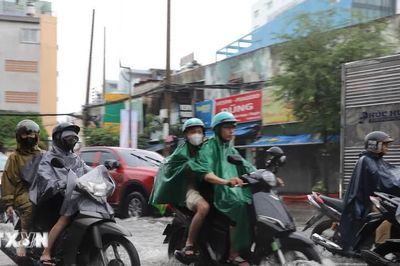 Thành phố Hồ Chí Minh tiếp tục mưa lớn, nguy cơ ngập gia tăng do triều cường