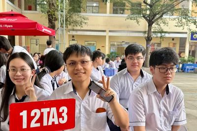 Trường học TP Hồ Chí Minh linh hoạt ứng phó mưa lớn