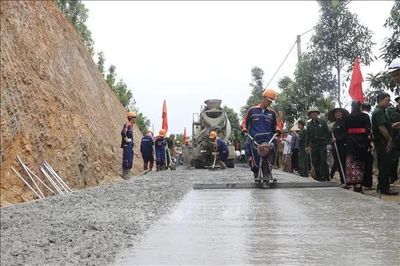 Giao thông mở đường phát triển kinh tế vùng cao