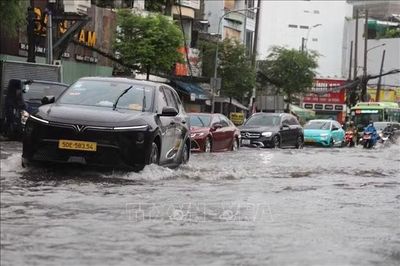 Nguy cơ mưa cường độ lớn trên 100mm trong 3 giờ tại Trung và Nam Bộ
