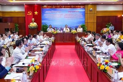 Chia sẻ kinh nghiệm xây dựng hệ thống chính trị với Đoàn cán bộ Lào
