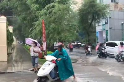 TP.HCM: Loạt tuyến đường trung tâm ngập cục bộ