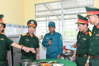 Tham quan mô hình doanh trại chính quy, xanh, sạch, đẹp