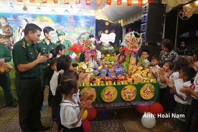 Quảng Trị: Ấm áp chương trình 'Biên cương - Đêm hội trăng rằm'