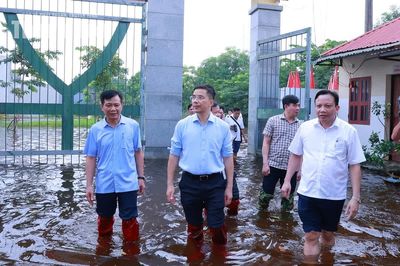 Nhanh chóng khắc phục tình trạng ngập lụt để học sinh sớm trở lại lớp học