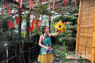 Giới trẻ Thanh Hóa hào hứng chụp ảnh Tết Trung thu