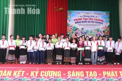 Trao học bổng và quà Trung thu cho học sinh có hoàn cảnh khó khăn tại Như Xuân