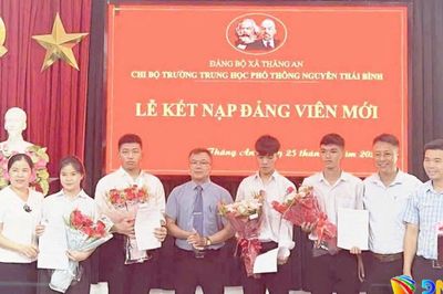 Xã Thăng An kết nạp 38 đảng viên mới