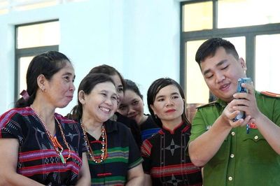 Nam Giang trang bị kỹ năng số cho phụ nữ