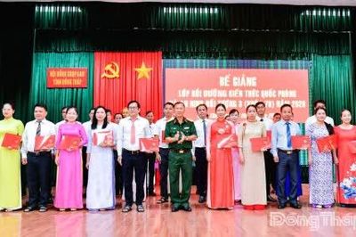 Đồng Tháp: Bế giảng lớp Bồi dưỡng kiến thức quốc phòng và an ninh cho cán bộ đối tượng 3