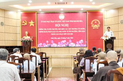 Gần 100 đại biểu được thông tin, tuyên truyền về tín ngưỡng, tôn giáo