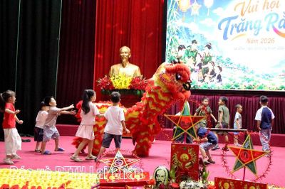 Bộ Chỉ huy Quân sự tỉnh tổ chức 'Vui hội trăng rằm' cho gần 200 thiếu nhi