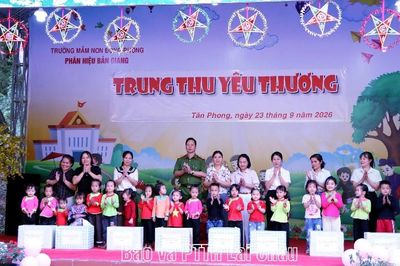 'Trung thu yêu thương' tại phân hiệu Bản Giang