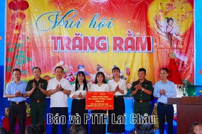 Đoàn Kinh tế - Quốc phòng 356 tổ chức Chương trình 'Trao quà tặng – Sẻ chia yêu thương'