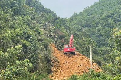Xã Tân Hợp: Khắc phục sạt lở, mở đường tránh dự kiến ngày 23/9 thông tuyến tạm thời