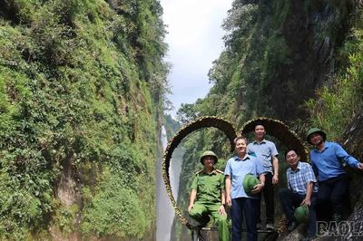Phó Chủ tịch Thường trực UBND tỉnh Ngô Hạnh Phúc khảo sát tiềm năng du lịch Thác Rồng