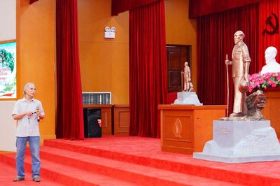 Hoàn thiện mẫu phác thảo Tượng đài Bác Hồ tại ATK Định Hóa