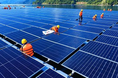Cận cảnh đại công trường điện mặt trời nổi 550MW trên lòng hồ Bản Chát