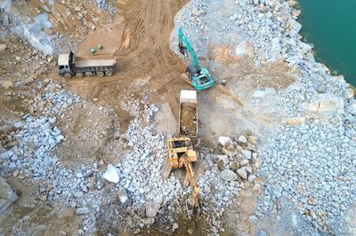 Quảng Ngãi: Quản lý thị trường kiểm tra nguồn gốc khoáng sản là vật liệu xây dựng