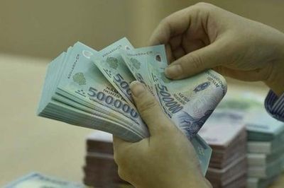 Tài khoản tăng kỷ lục, tiền gửi giảm gần 130.000 tỷ đồng