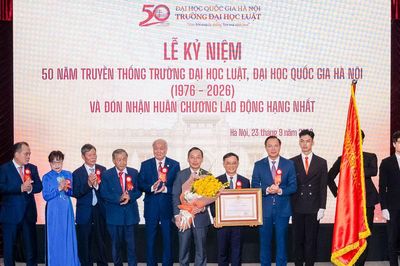Trường Đại học Luật - Đại học Quốc gia Hà Nội đón nhận Huân chương Lao động hạng Nhất