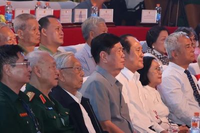 Xúc động chương trình nghệ thuật tri ân người có công tại Cần Thơ