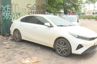 Dừng đỗ xe lộn xộn trước cổng sau Bệnh viện K Tân Triều